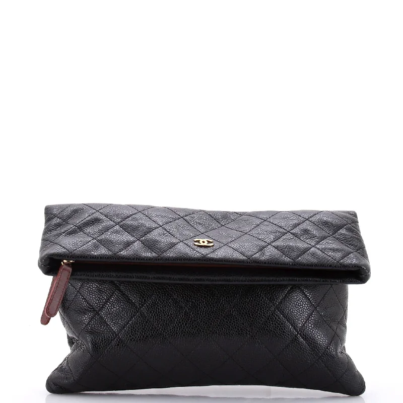 Mirrored Clutch in Silver for Futuristic - Themed GatheringsBeauty CC Clutch Quilted Caviar