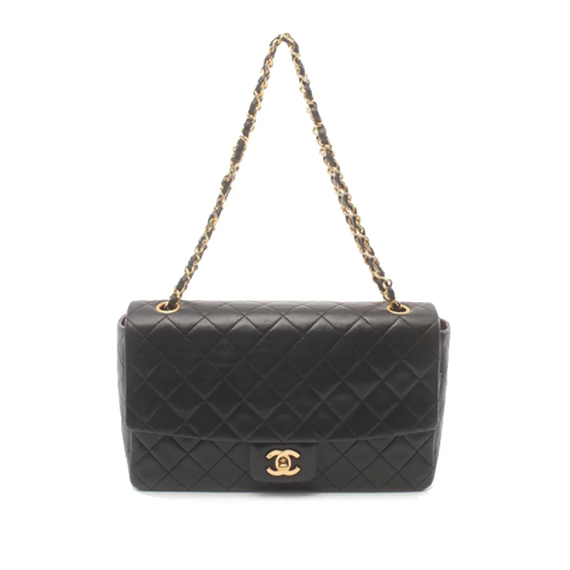 Shoulder Bag with Chain Strap in Silver for a Trendy AppearanceBlack Chanel CC Quilted Lambskin Single Flap Shoulder Bag