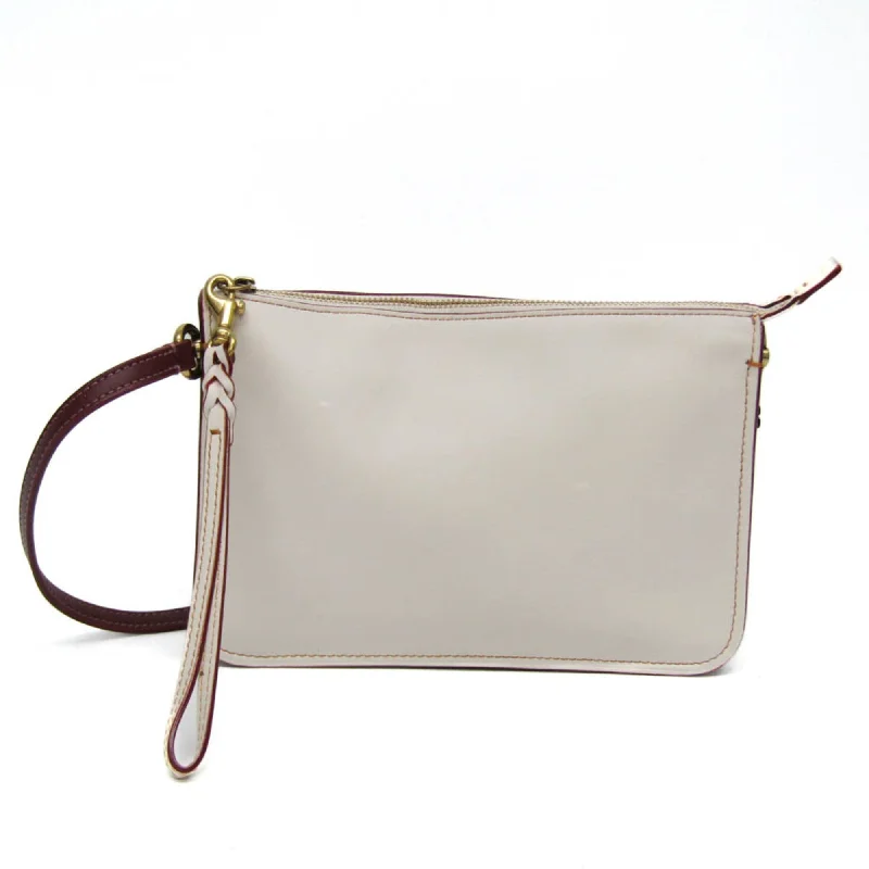 Shoulder Bag with Chain Strap in Silver for a Trendy AppearanceCoach Soho  Leather Shoulder Bag (Pre-Owned)