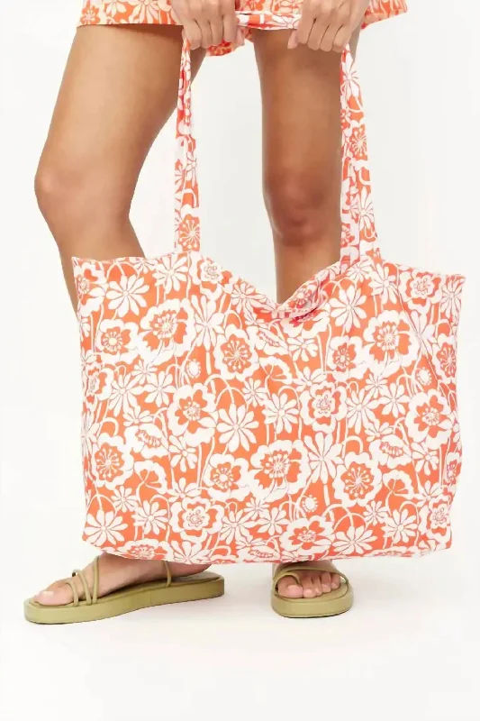 Pvc Shoulder Bag in Clear with Glitter for a Fun and Modern LookFloral Beach Bag In Beach Flower