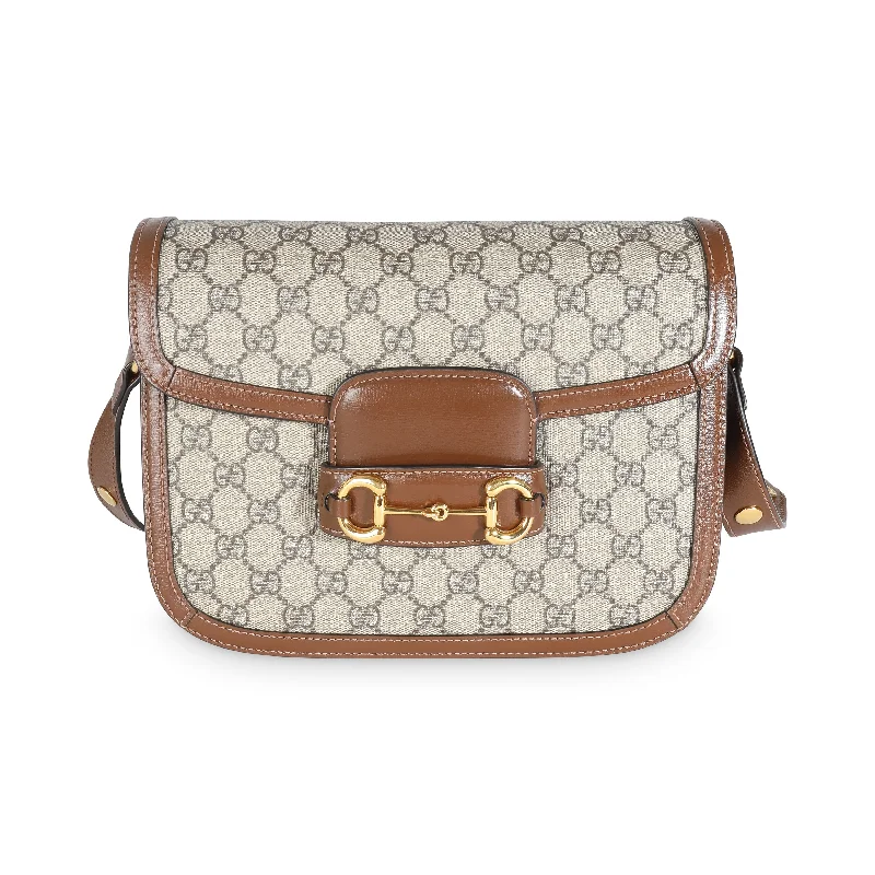 Shoulder Bag with Chain Strap in Silver for a Trendy AppearanceGucci Beige Ebony GG Supreme Canvas 1955 Horsebit Shoulder Bag