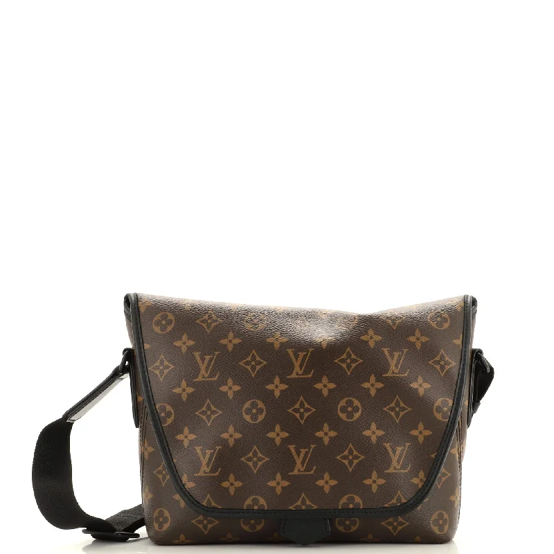 Women's Crossbody Bag with Chain Strap in Gold for a Glamorous TouchMagnetic Messenger Bag Macassar Monogram Canvas