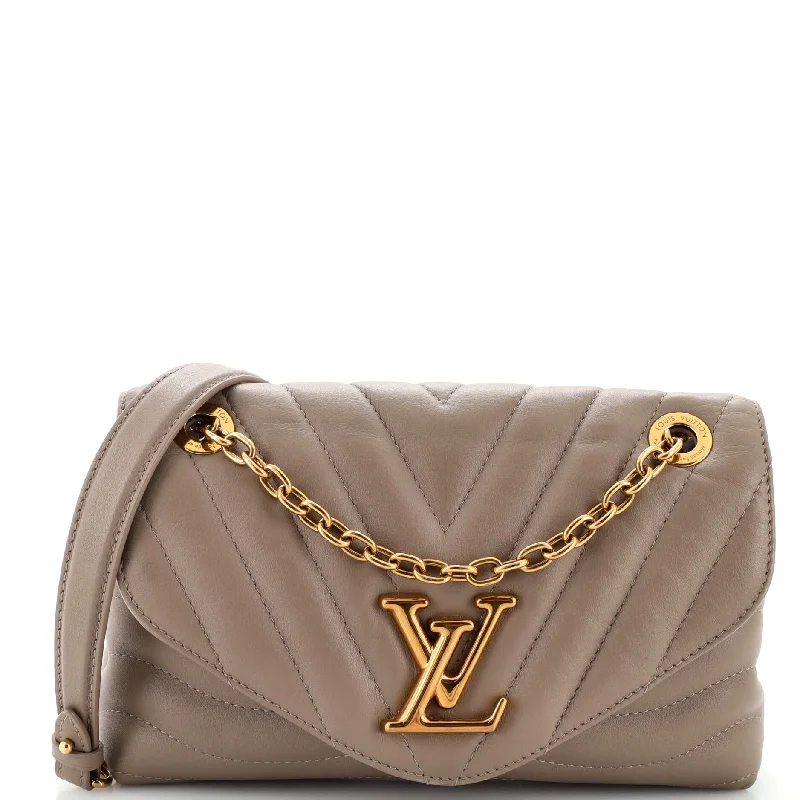 Quilted Leather Crossbody Bag in Cream for a Classic and Elegant AppearanceNew Wave Chain Bag NM Quilted Leather MM