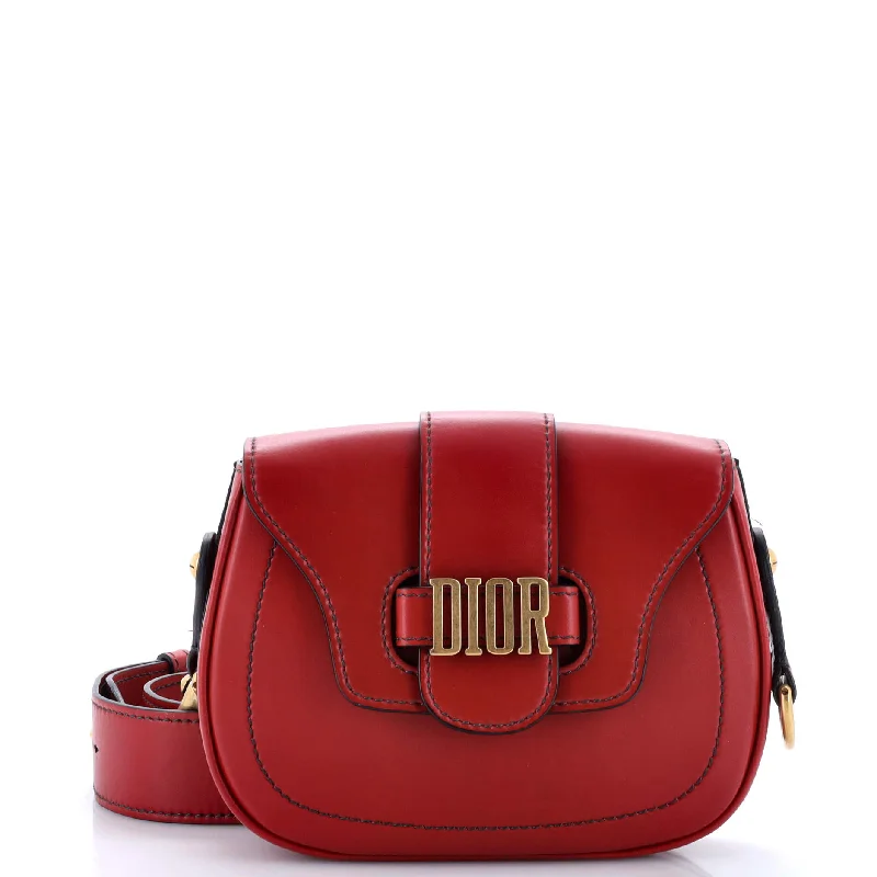 Women's Crossbody Bag with Zippered Pocket on the Back in Red for SecurityD-Fence Saddle Bag Leather Mini